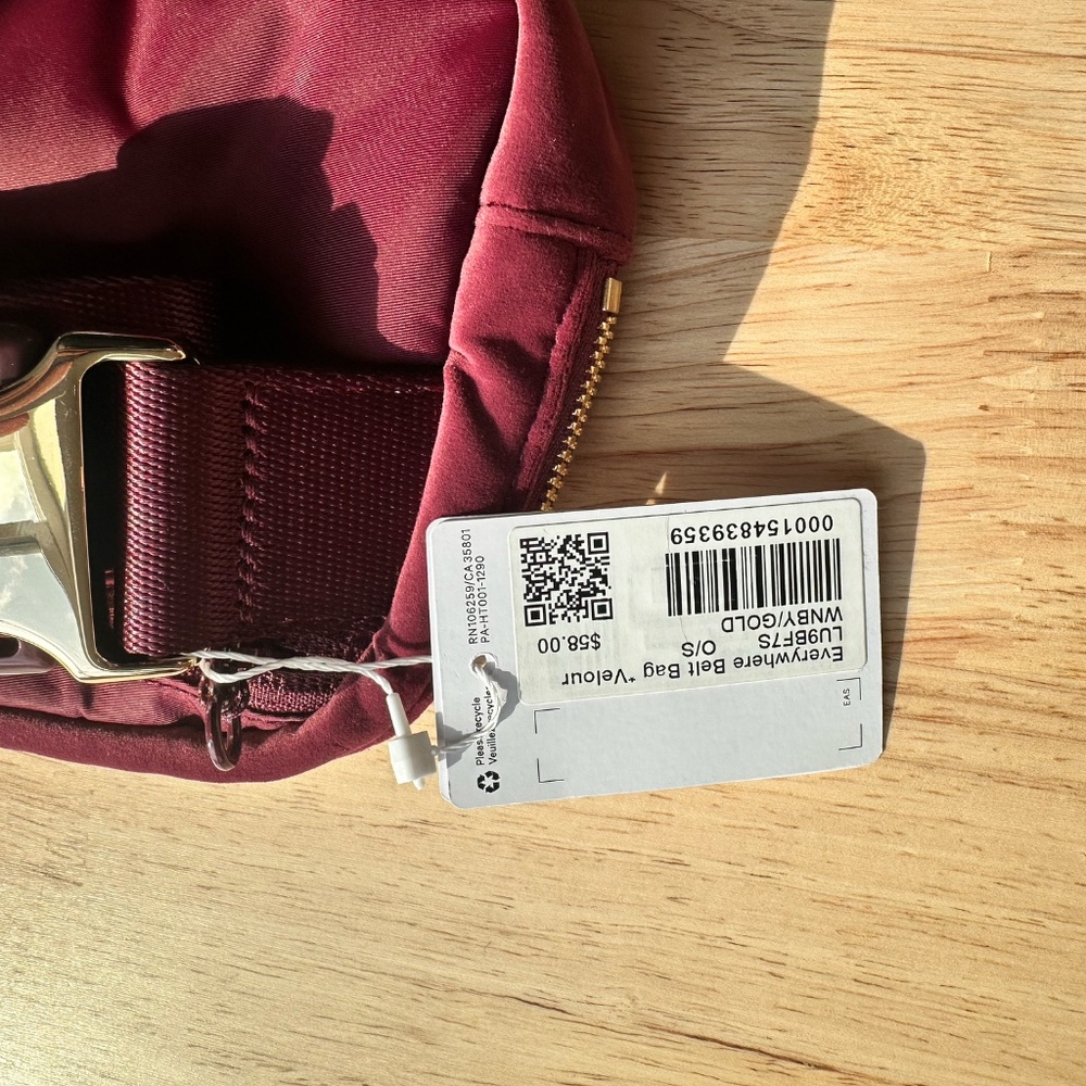 Lululemon Everywhere Belt Bag NWT - Picture 3 of 3